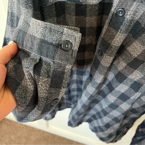 Patagonia Men's Large Organic Cotton Flannel Button-down Shirt. - Picture 5 of 9